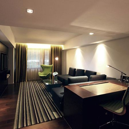 The Mira Hong Kong Hotell Exteriör bild A suite at the hotel
