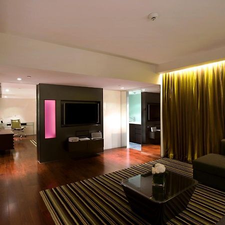 The Mira Hong Kong Hotell Exteriör bild A suite at the hotel