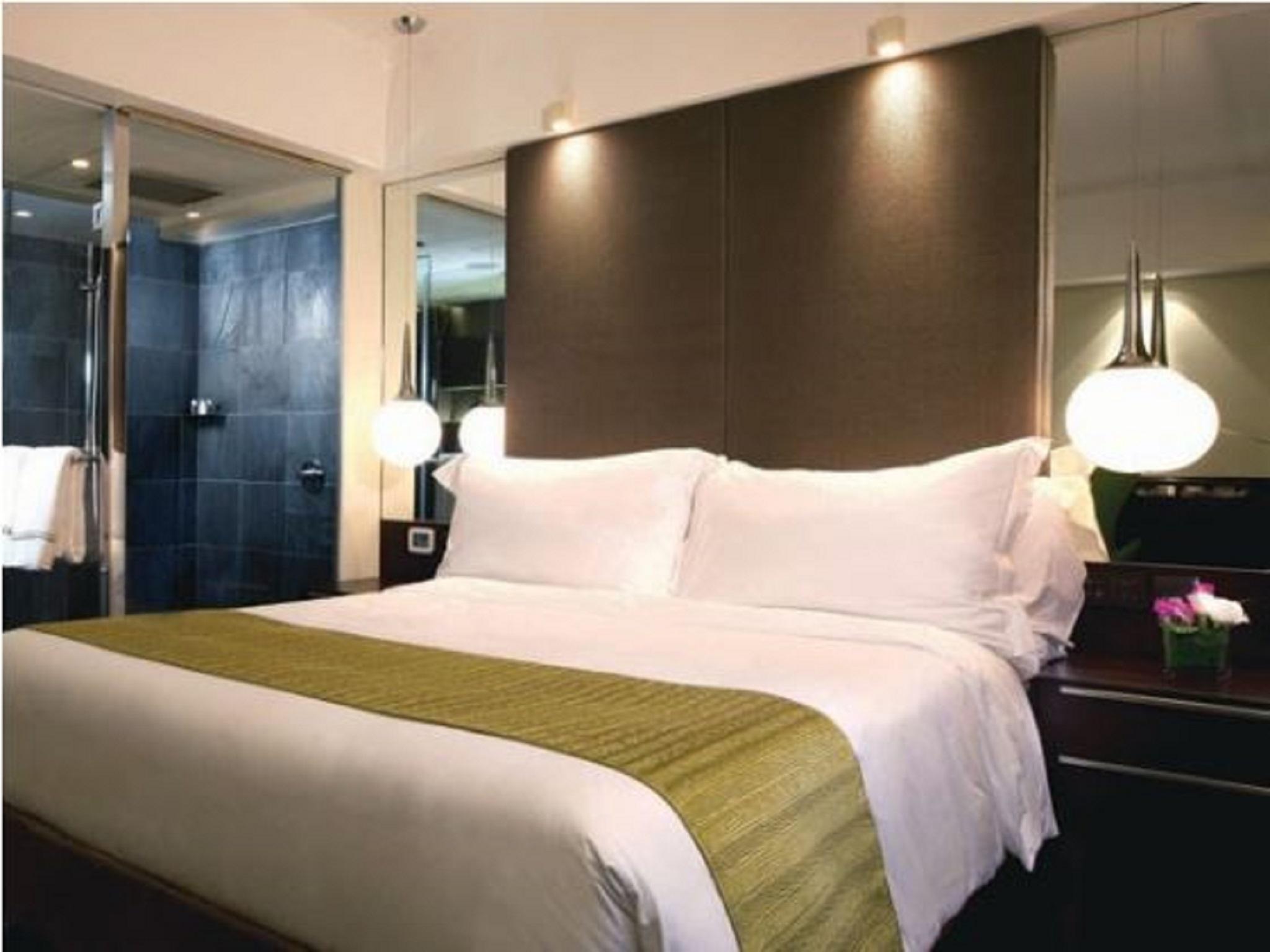 The Mira Hong Kong Hotell Rum bild A bedroom at the hotel