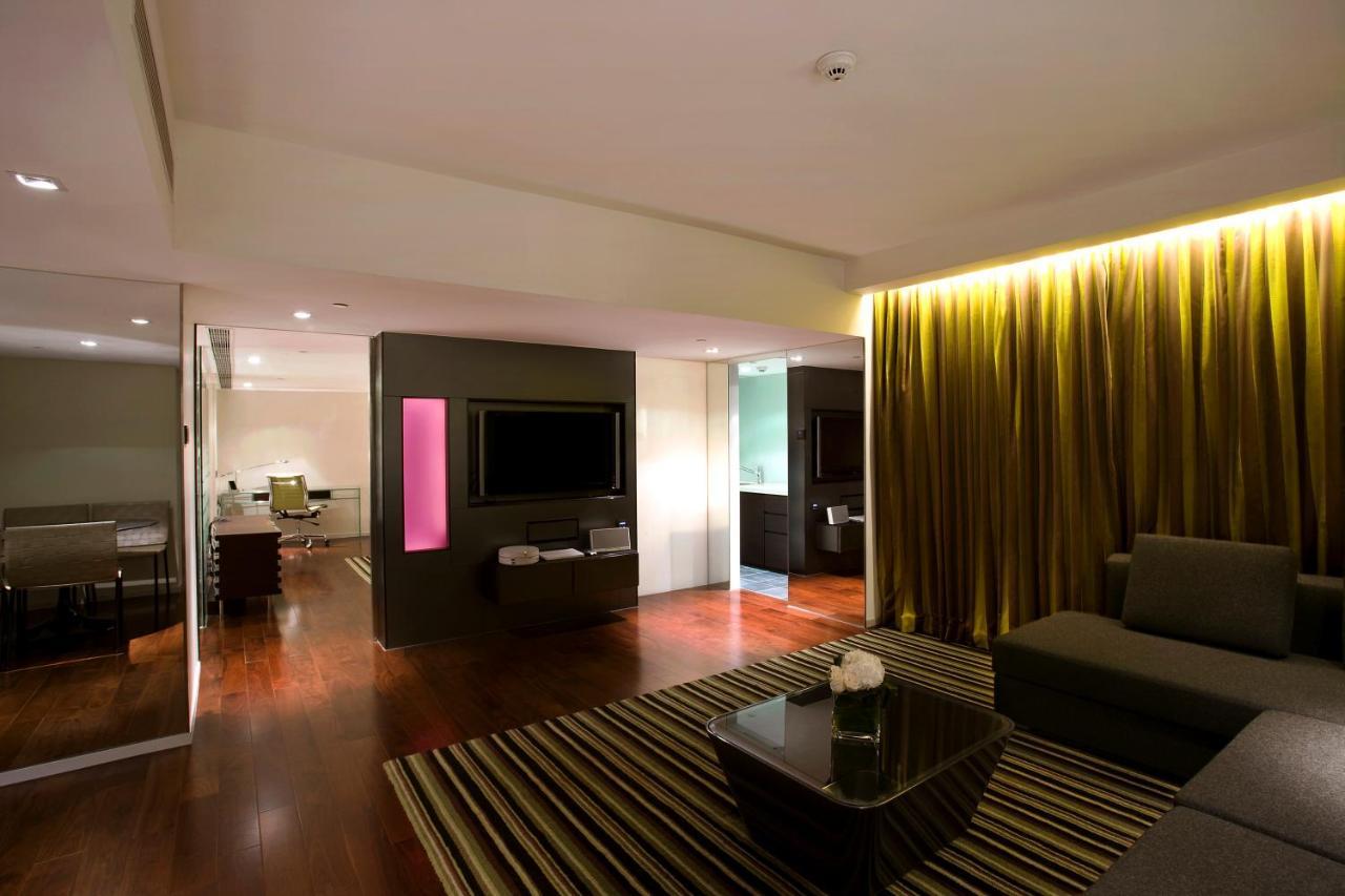The Mira Hong Kong Hotell Exteriör bild A suite at the hotel