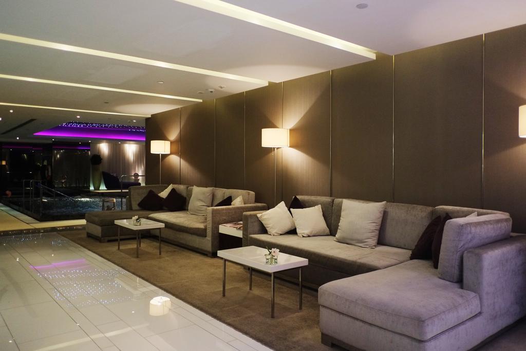 The Mira Hong Kong Hotell Exteriör bild The lobby of the hotel