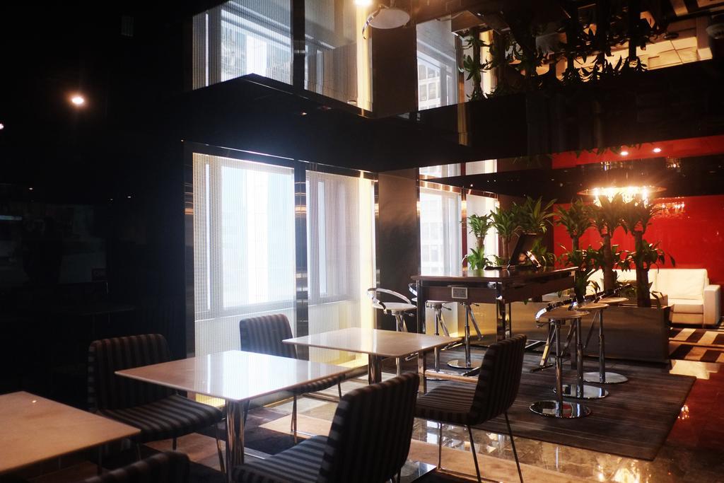The Mira Hong Kong Hotell Exteriör bild Interior of a restaurant in Seoul, South Korea