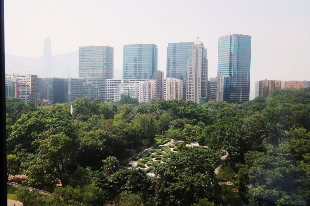 The Mira Hong Kong Hotell Exteriör bild View of the city from the park