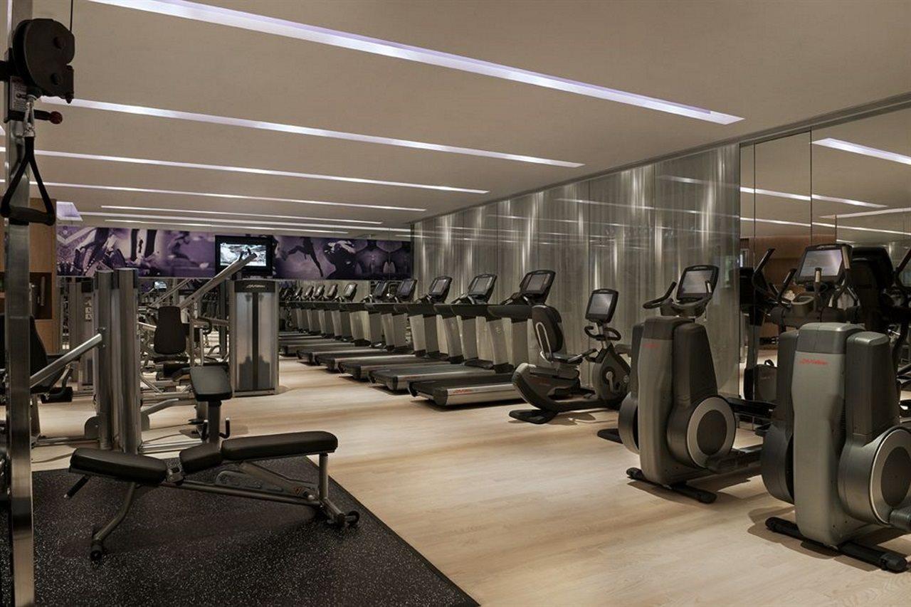 The Mira Hong Kong Hotell Exteriör bild The gym at The Ritz-Carlton, Dubai