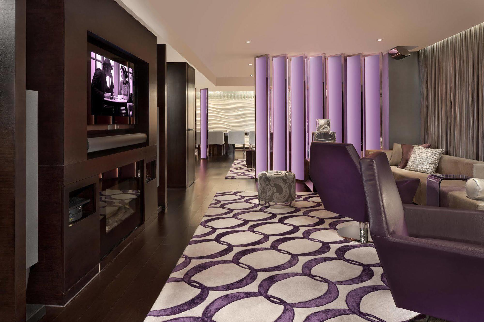The Mira Hong Kong Hotell Exteriör bild The interior of a suite at the W London